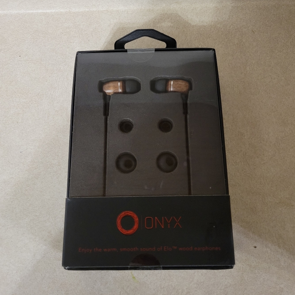 NWT Onyx Noise Cancelling in-Ear Headphones with Mic